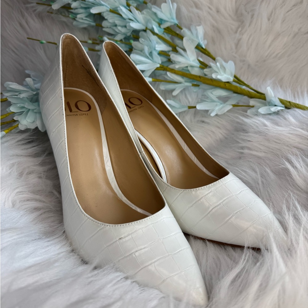 Jennifer Lopez Elegant White Embossed Heels - Picture 3 of 5